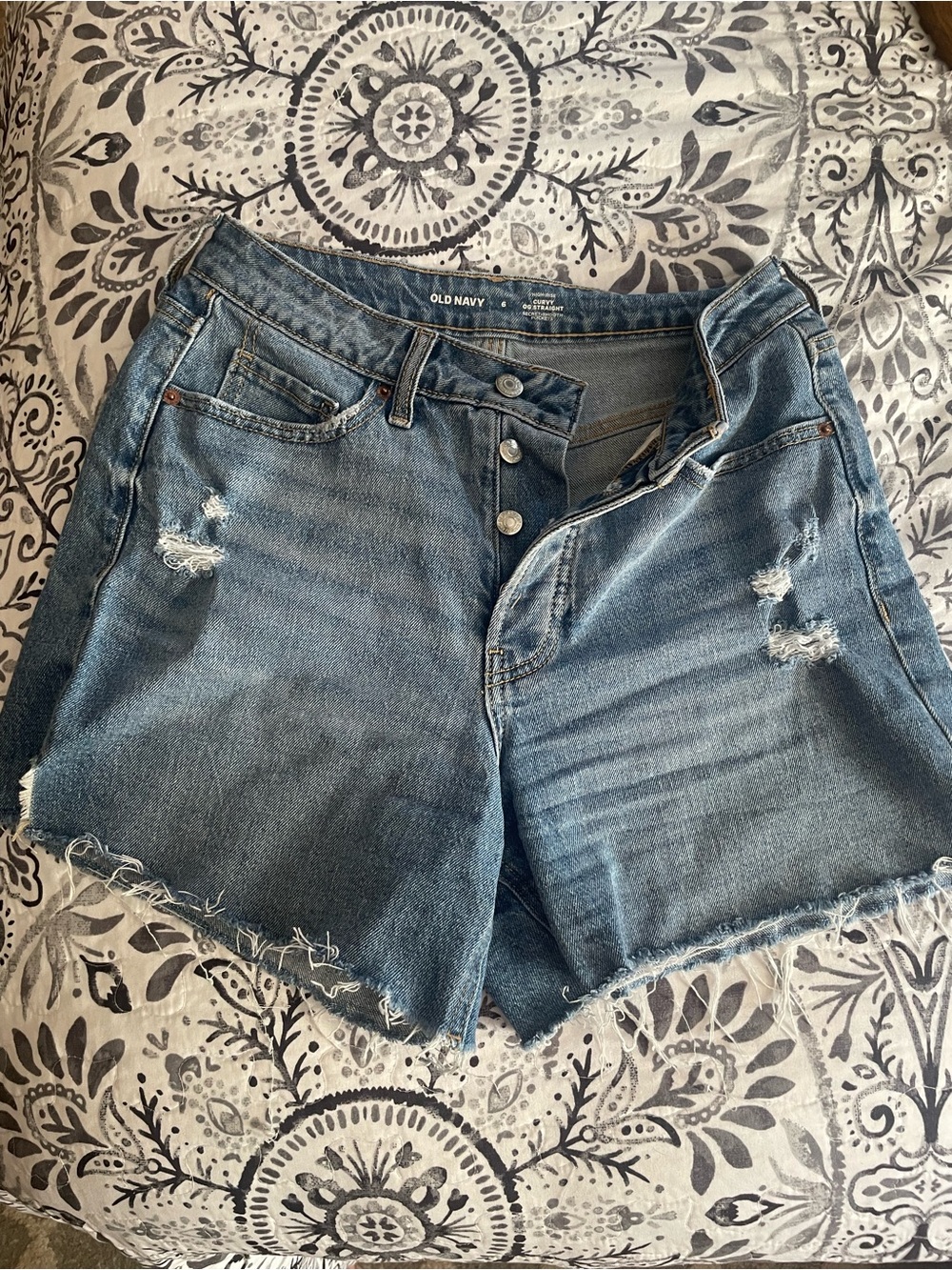 Old Navy Light Blue High-Rise Curvy Jean Shorts - Picture 2 of 5